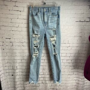 American Eagle Outfitters size 6 regular light wash distressed Jeggings